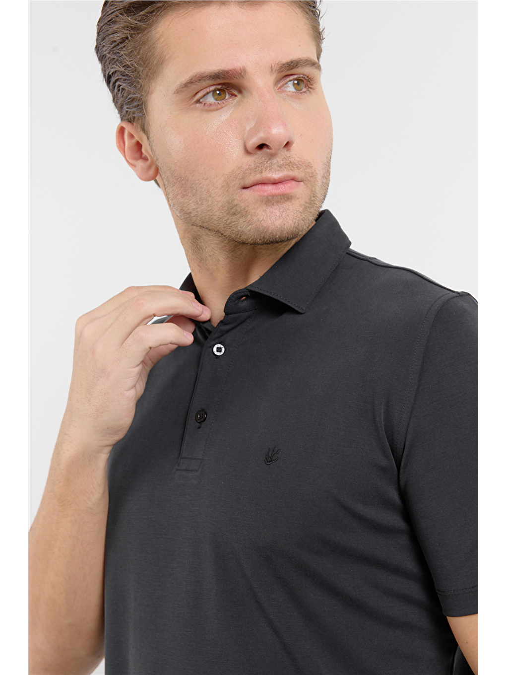 Siyah İtalyan Yaka Kısa Kol Cepsiz Slim Fit Pamuklu Tişört 1011260180-4