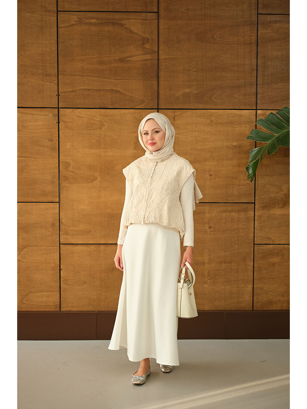 Kadın Gabardin Nakışlı Kısa Yelek Ekru-1