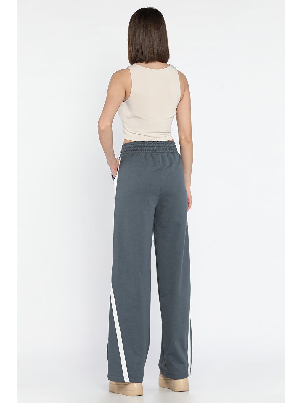 Gri Bel Lastikli Yan Şeritli Kadın Bol Paça Eşofman Altı-2
