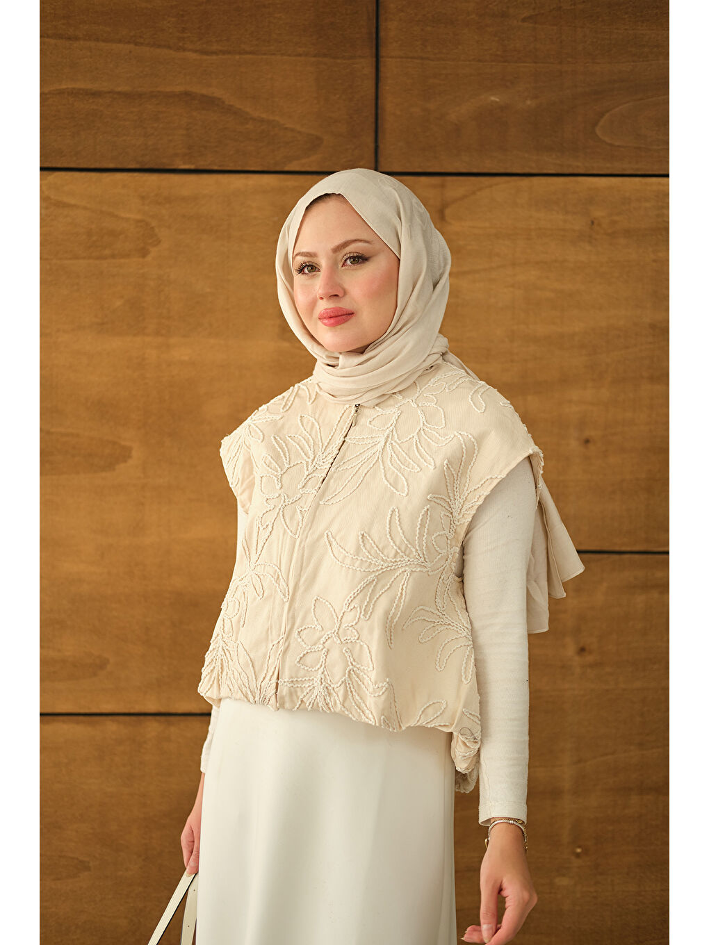Kadın Gabardin Nakışlı Kısa Yelek Ekru-2