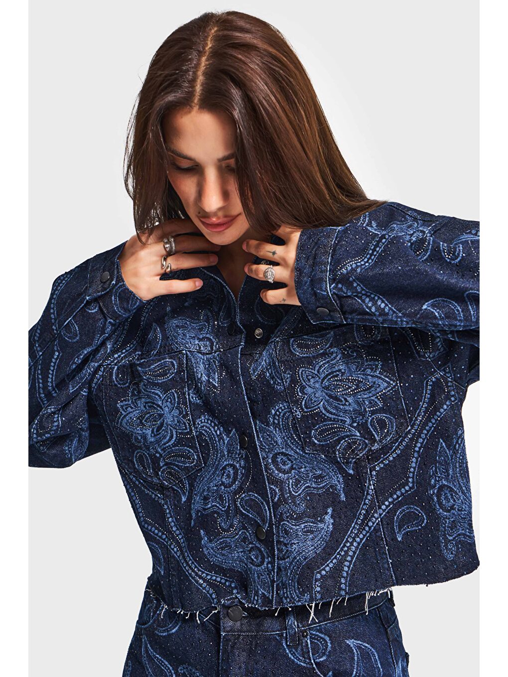 Kadın Koyu Mavi Renk 9w5-5 Önü Düğmeli Parlak Taş Desenli Özel Tasarım Denim Ceket-3