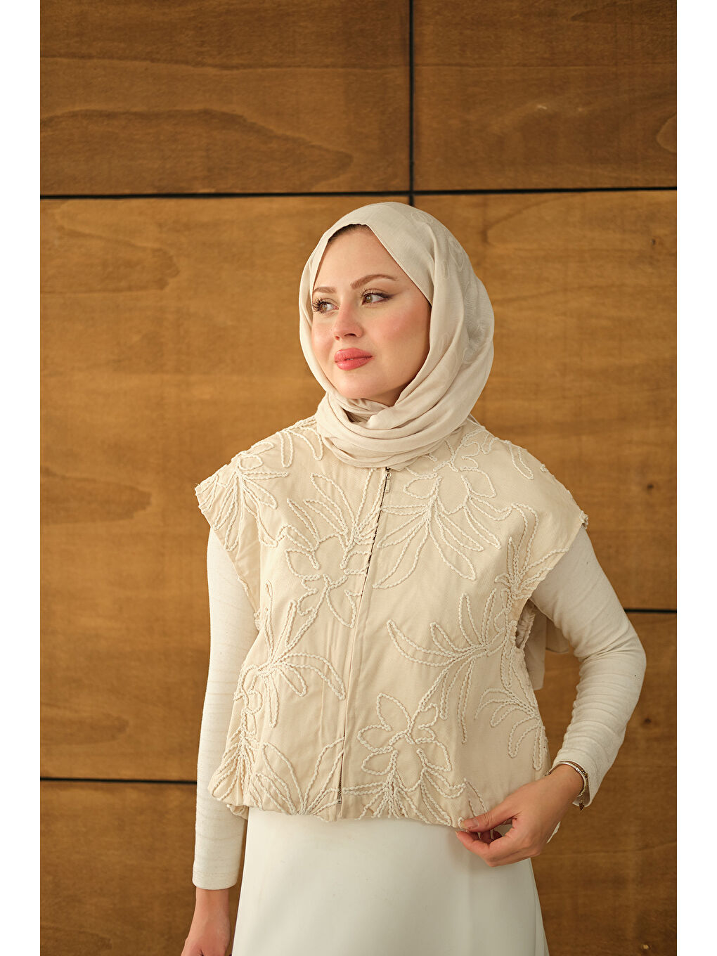 Kadın Gabardin Nakışlı Kısa Yelek Ekru-3