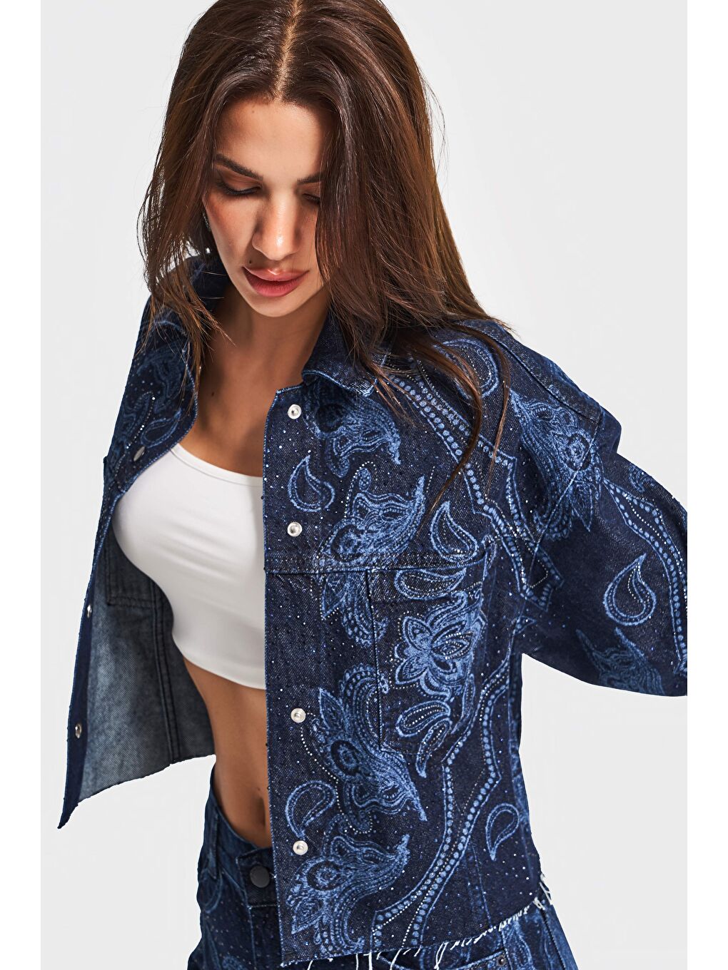 Kadın Koyu Mavi Renk 9w5-5 Önü Düğmeli Parlak Taş Desenli Özel Tasarım Denim Ceket-4