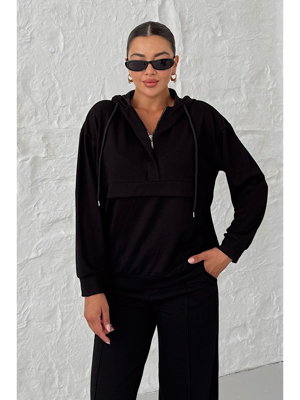 Kadın Siyah Kapüşonlu Biye Detaylı Yarım Fermuarlı Kanguru Cepli Alt-Üst Takım-1