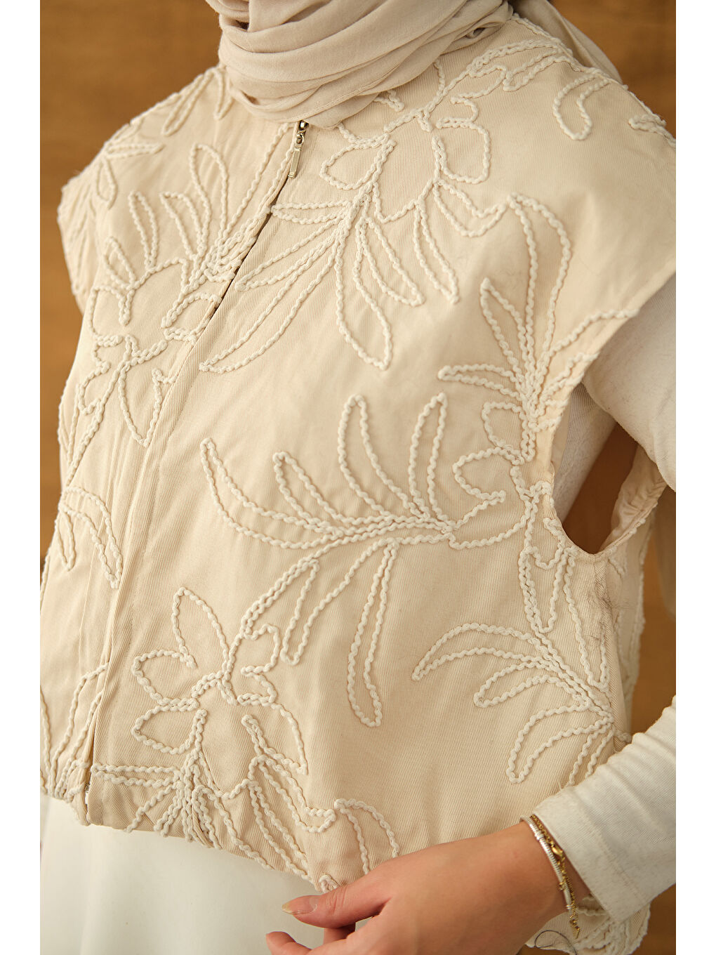 Kadın Gabardin Nakışlı Kısa Yelek Ekru-4