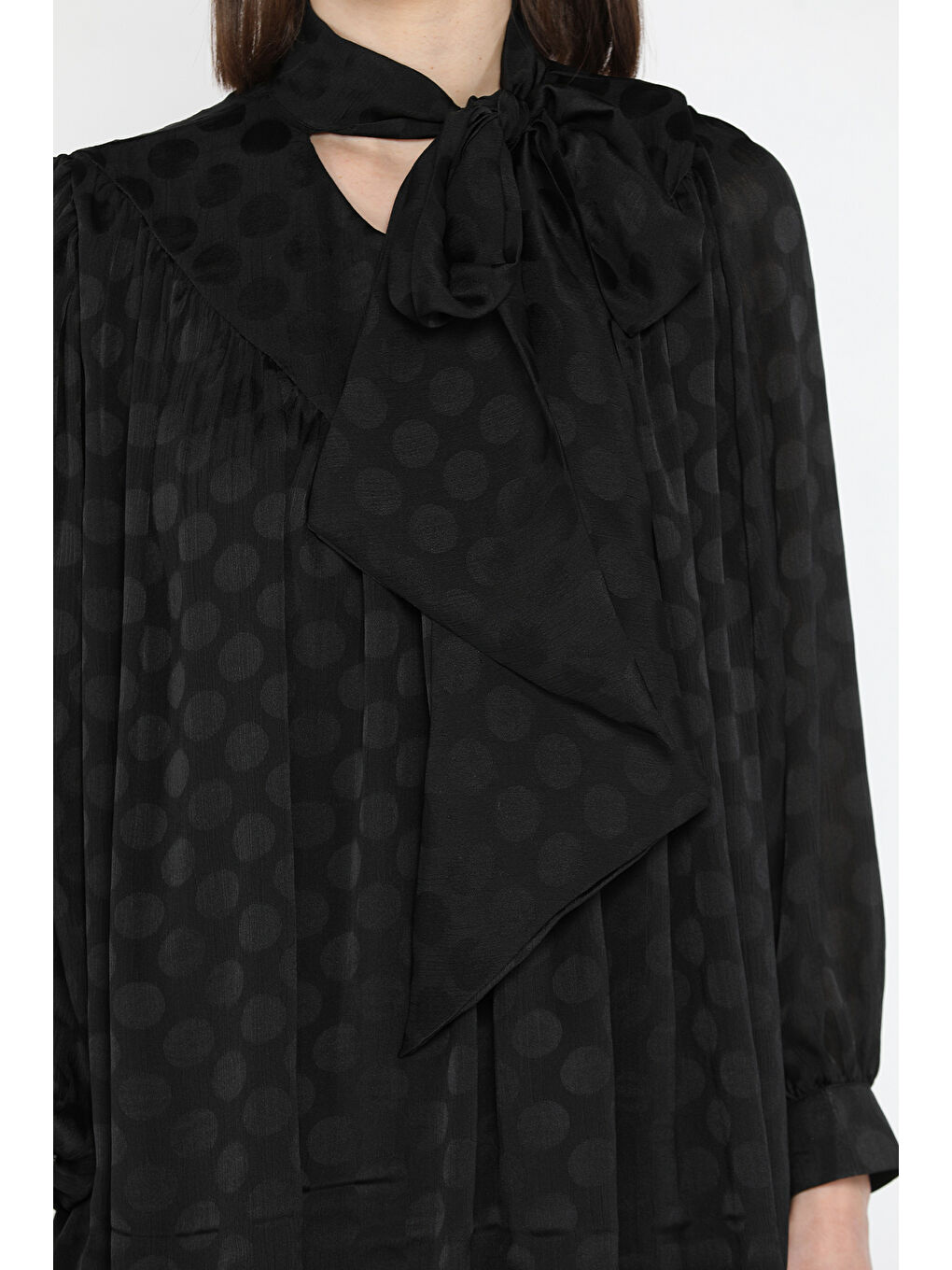 Siyah Ön Pile Detaylı Kravat Yaka Puanlı Kadın Astarlı Bluz-3
