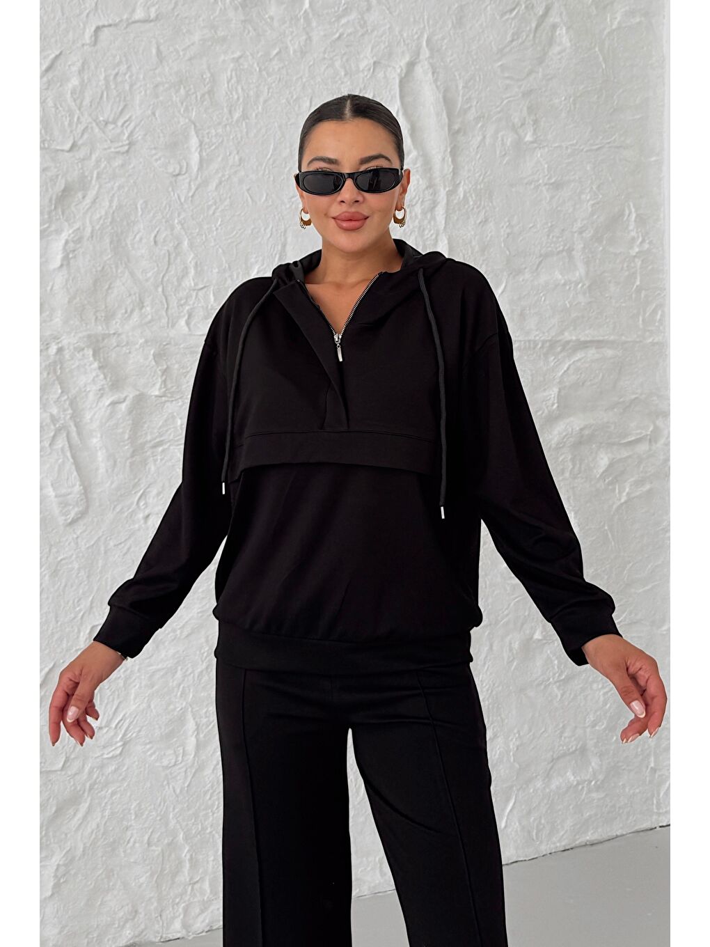 Kadın Siyah Kapüşonlu Biye Detaylı Yarım Fermuarlı Kanguru Cepli Alt-Üst Takım-2