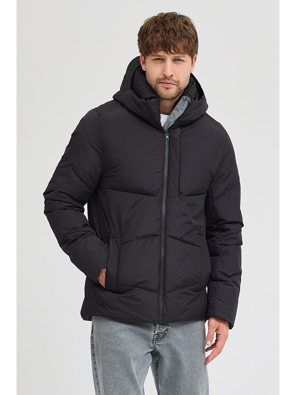 Siyah Erkek Kapüşonlu Mont 950-1