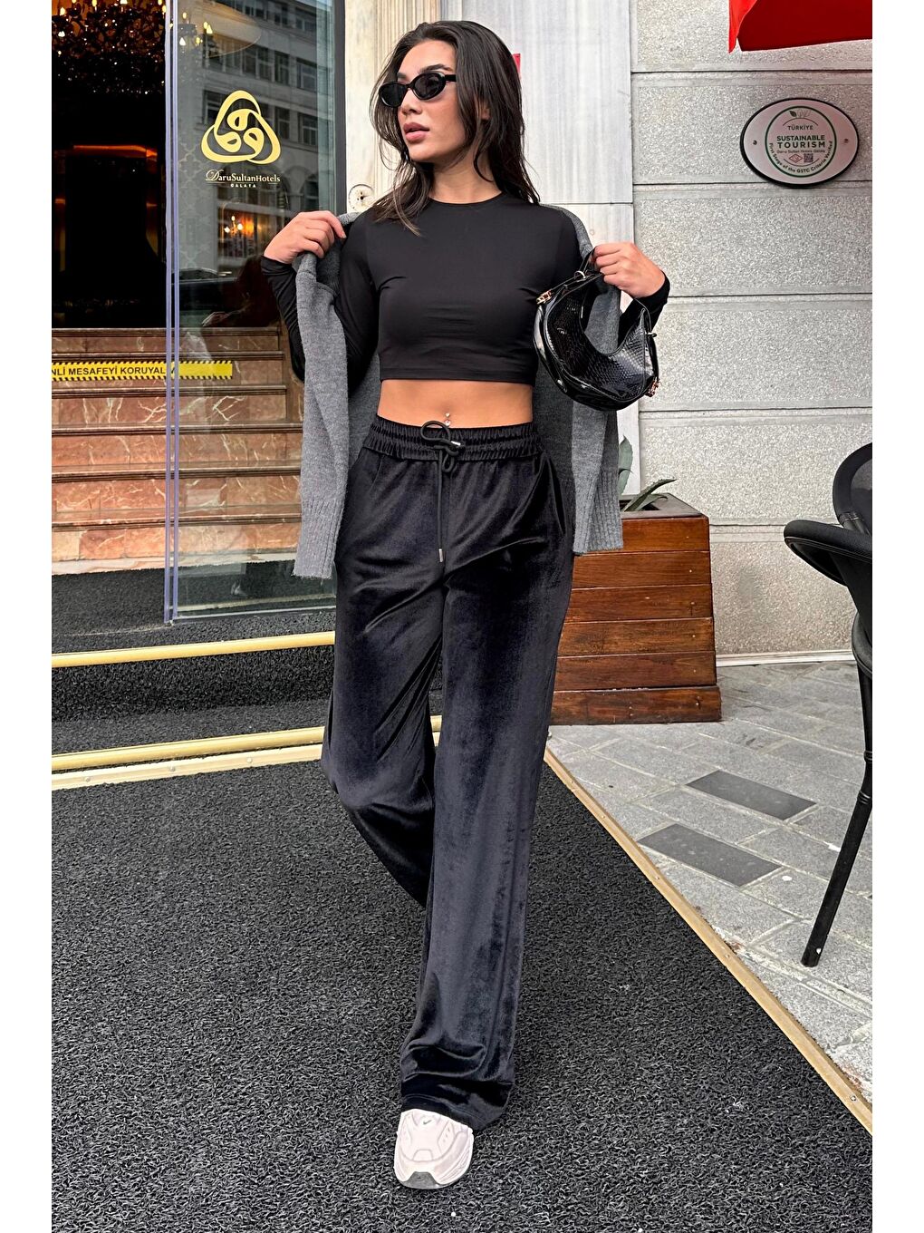 Siyah Bol Paça Kadife Pantolon Mg2283-2