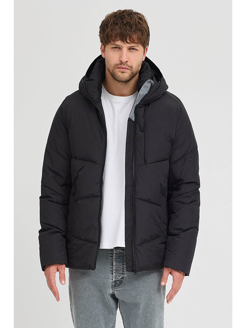 Siyah Erkek Kapüşonlu Mont 950-2