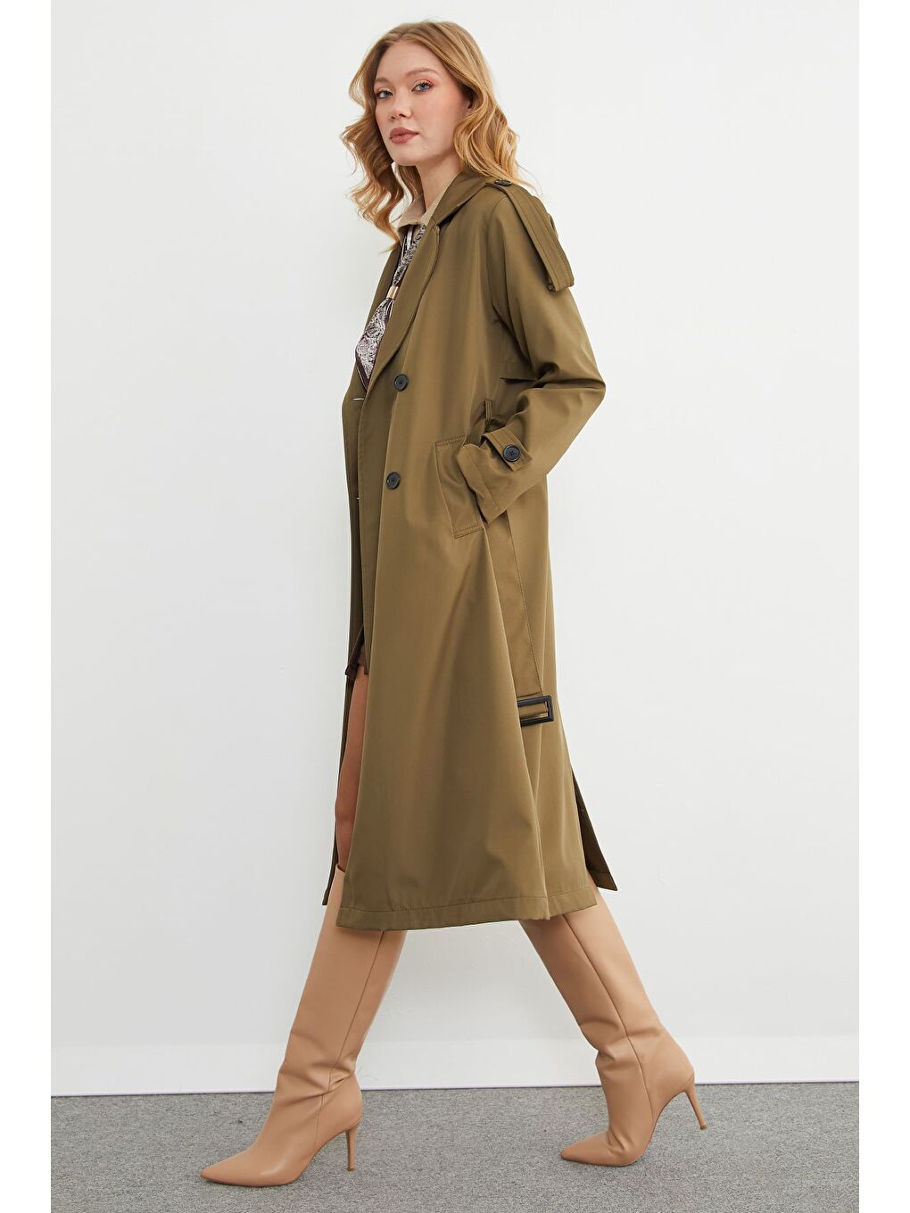 Haki Kuşaklı Kol Ve Omuz Detaylı Uzun Trençkot-1