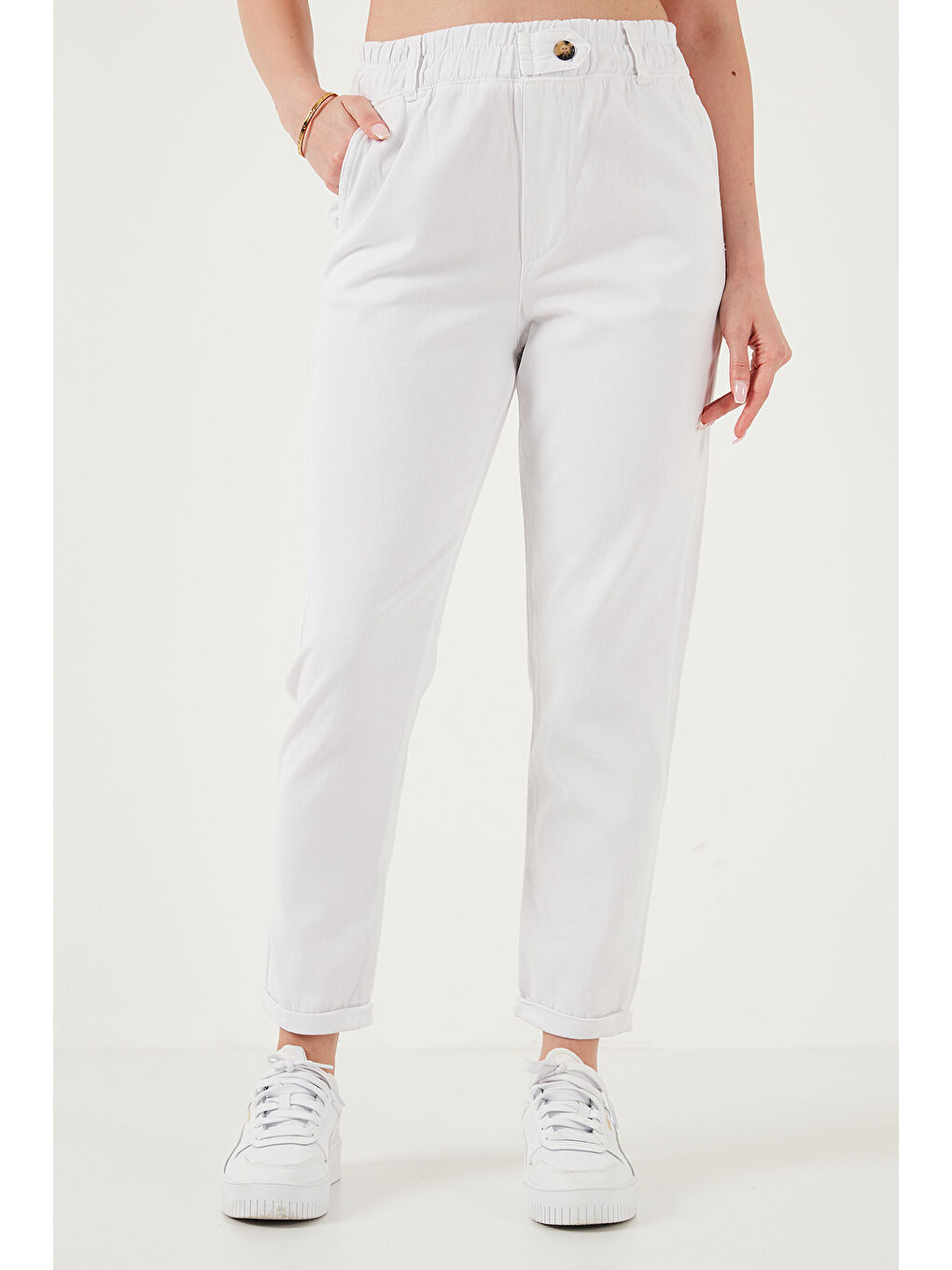 Beyaz Pamuklu Standart Fit Yüksel Bel Düz Paça Kadın Pantolon 668YP4924-1