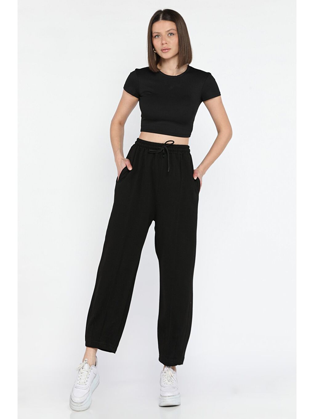 Siyah Ön Çimalı Kadın Havuç Kesim Eşofman Altı