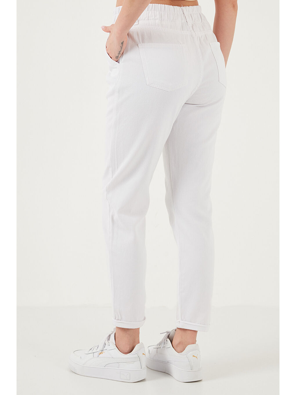 Beyaz Pamuklu Standart Fit Yüksel Bel Düz Paça Kadın Pantolon 668YP4924-6