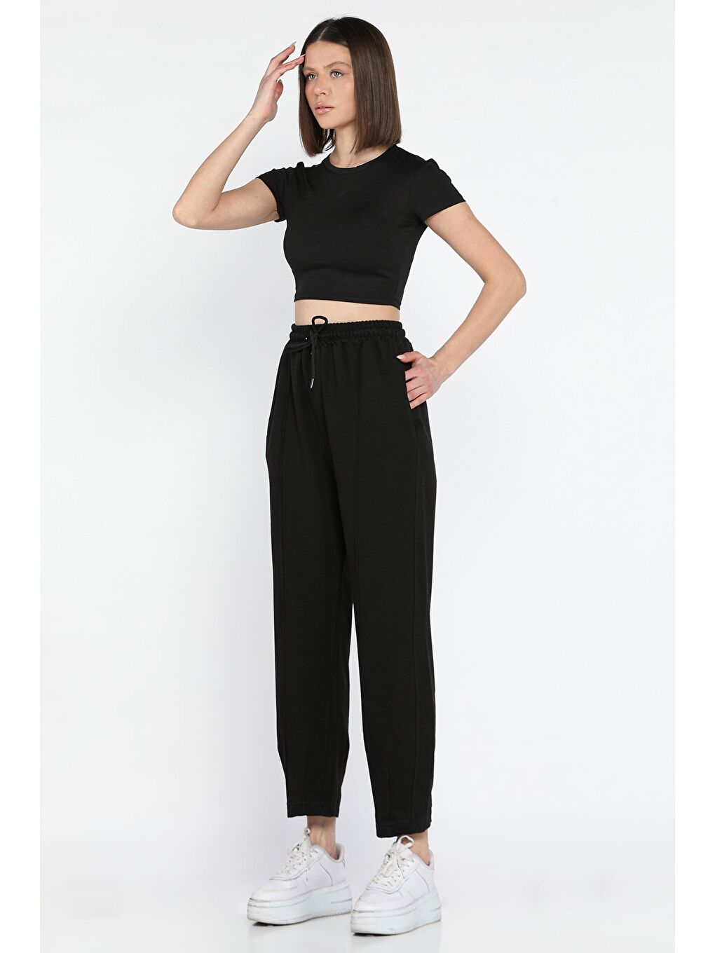 Siyah Ön Çimalı Kadın Havuç Kesim Eşofman Altı-1