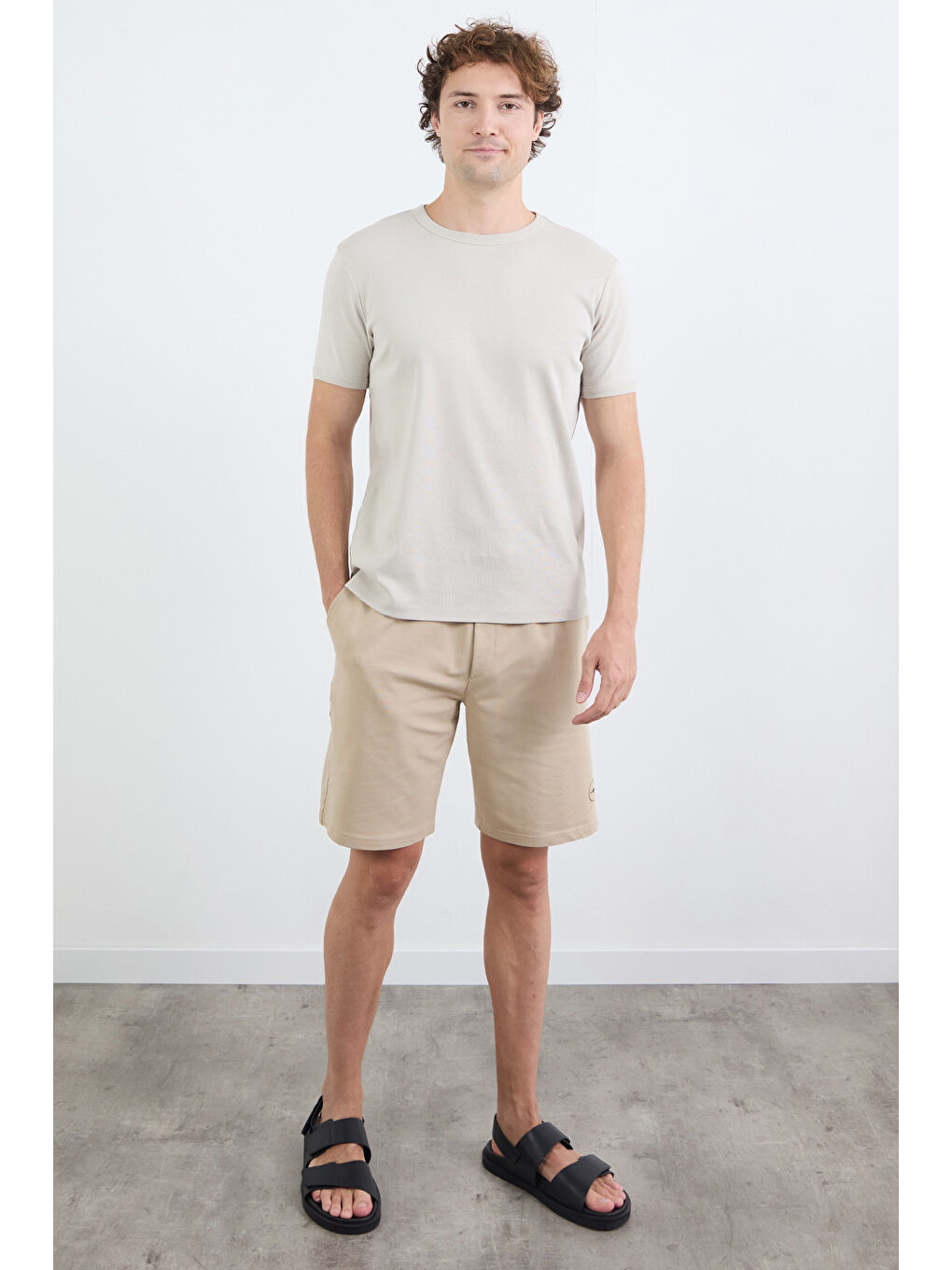 Bej Beli Bağlamalı Düz Şort-1