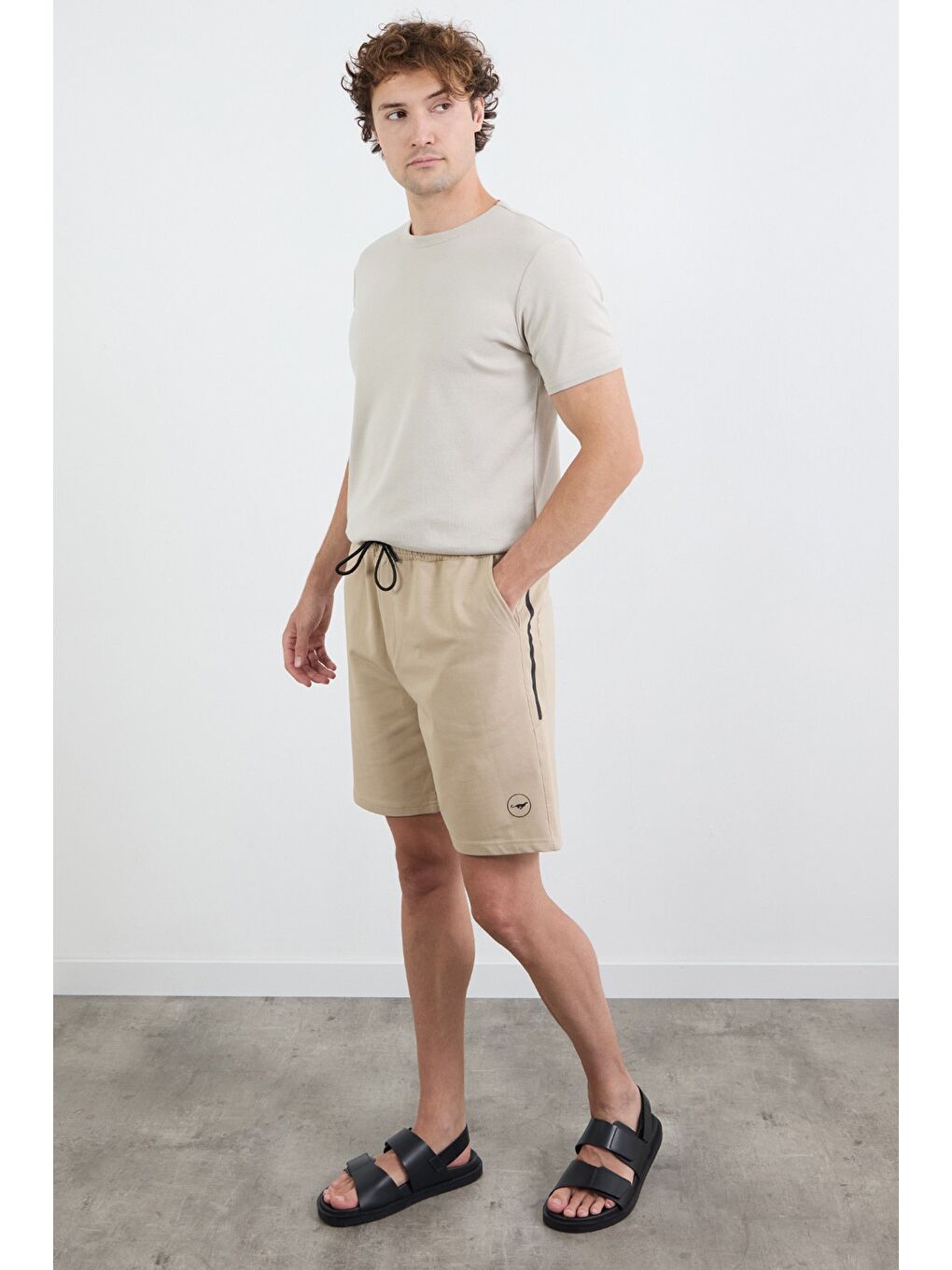 Bej Beli Bağlamalı Düz Şort-2