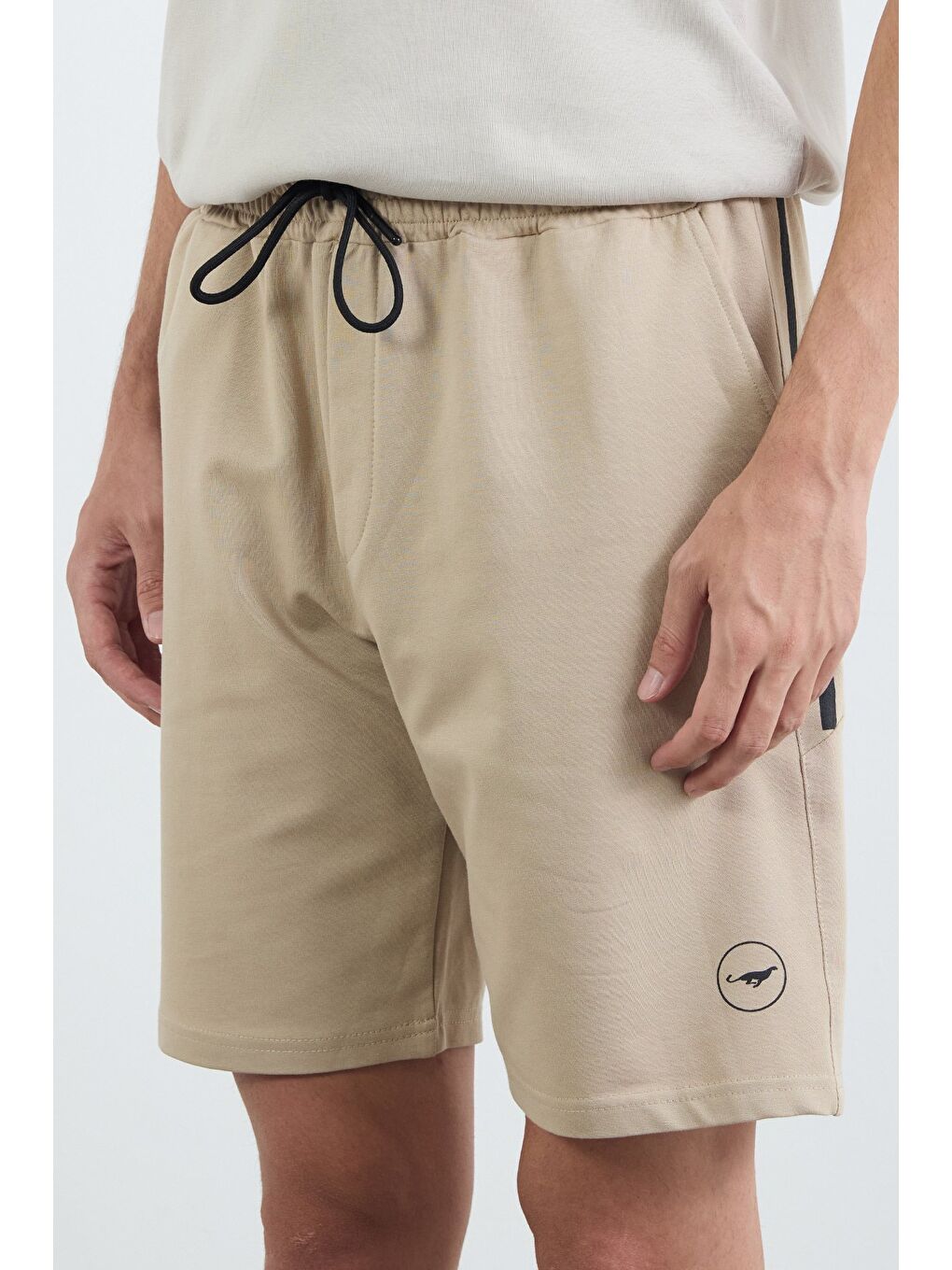 Bej Beli Bağlamalı Düz Şort-4