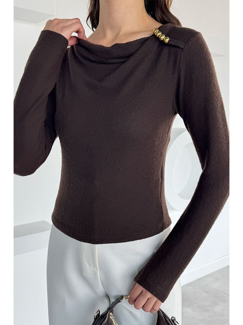 Kahverengi Kadın Omuz Aksesuarlı Bluz