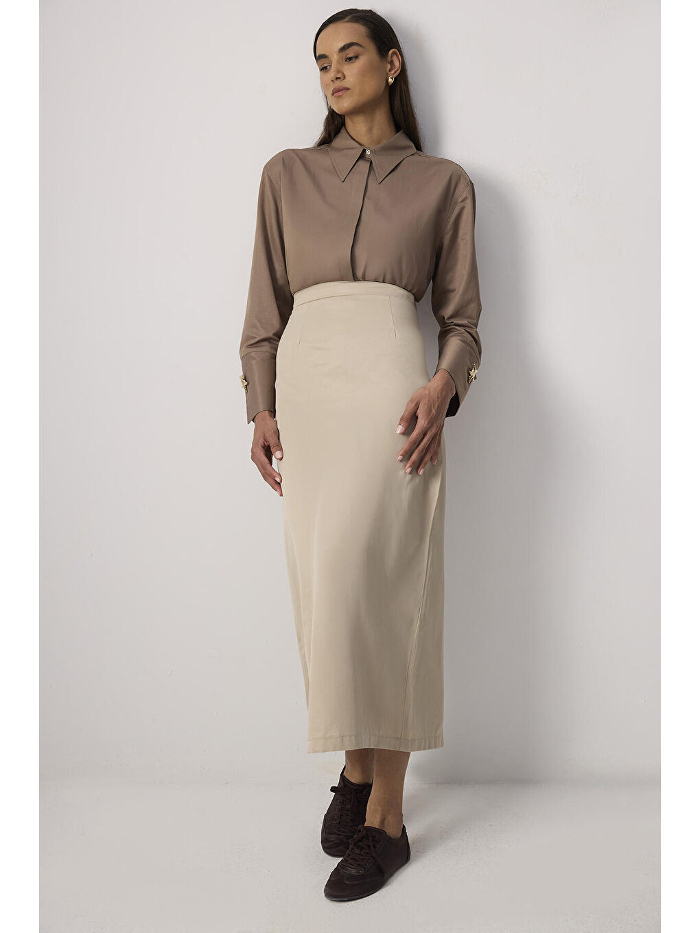 Bej Yırtmaç Detaylı Kalem Etek