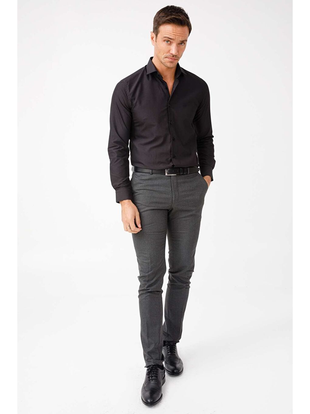 Siyah Slim Fit Dar Kalıp Klasik Yaka Düz Uzun Kollu Cepsiz Kolay Ütülenir Gömlek-2