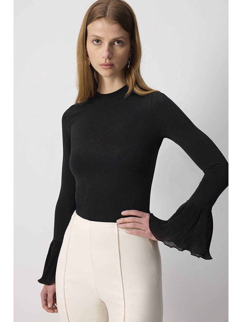 Siyah Pileli Manşet Body