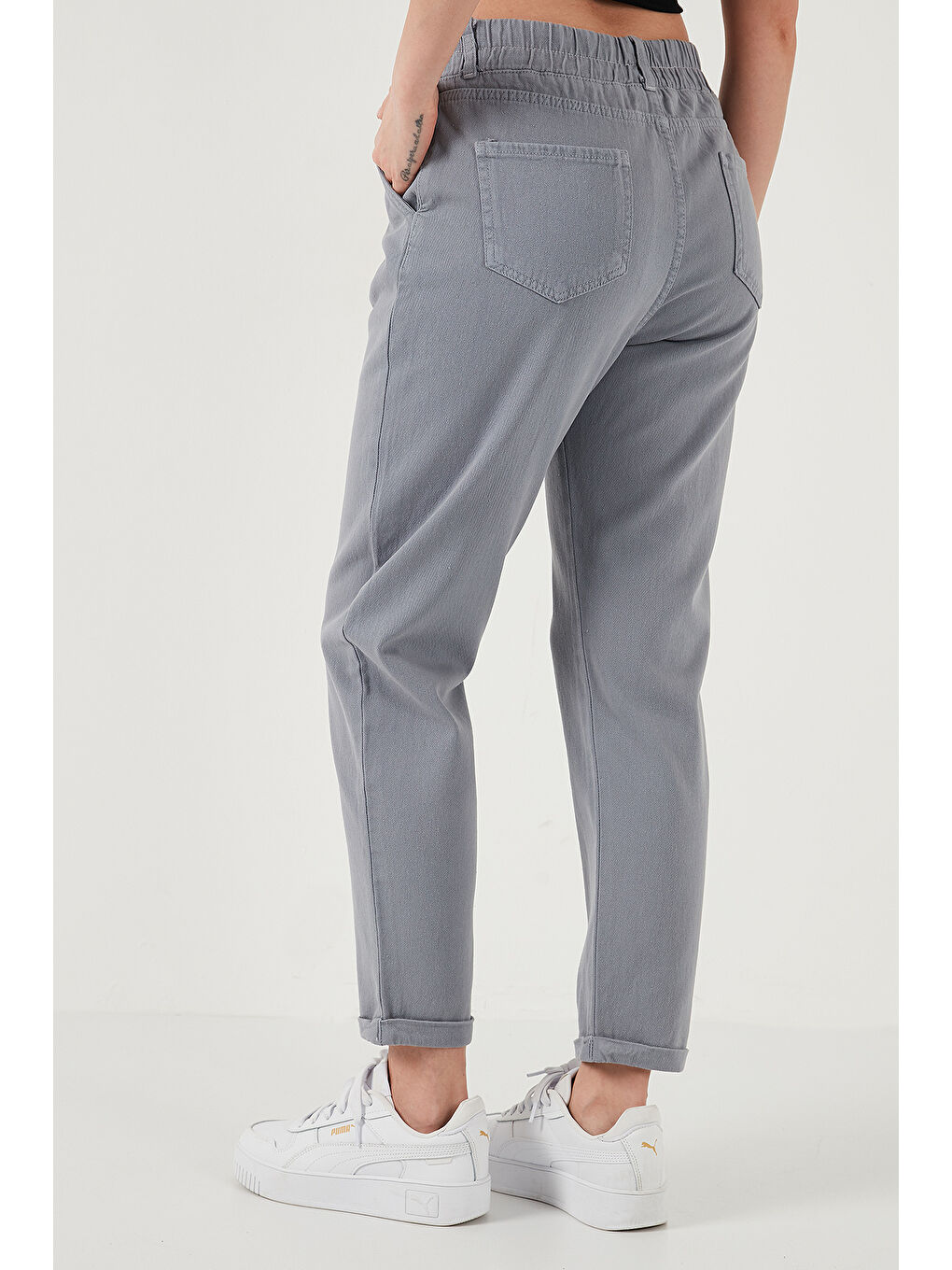 Gri Pamuklu Standart Fit Yüksel Bel Düz Paça Kadın Pantolon 668YP4924-6