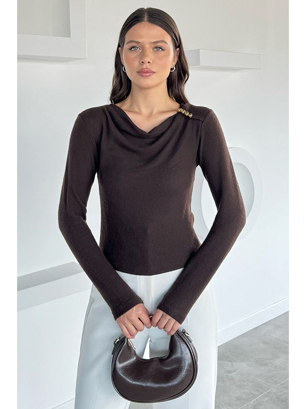 Kahverengi Kadın Omuz Aksesuarlı Bluz-1