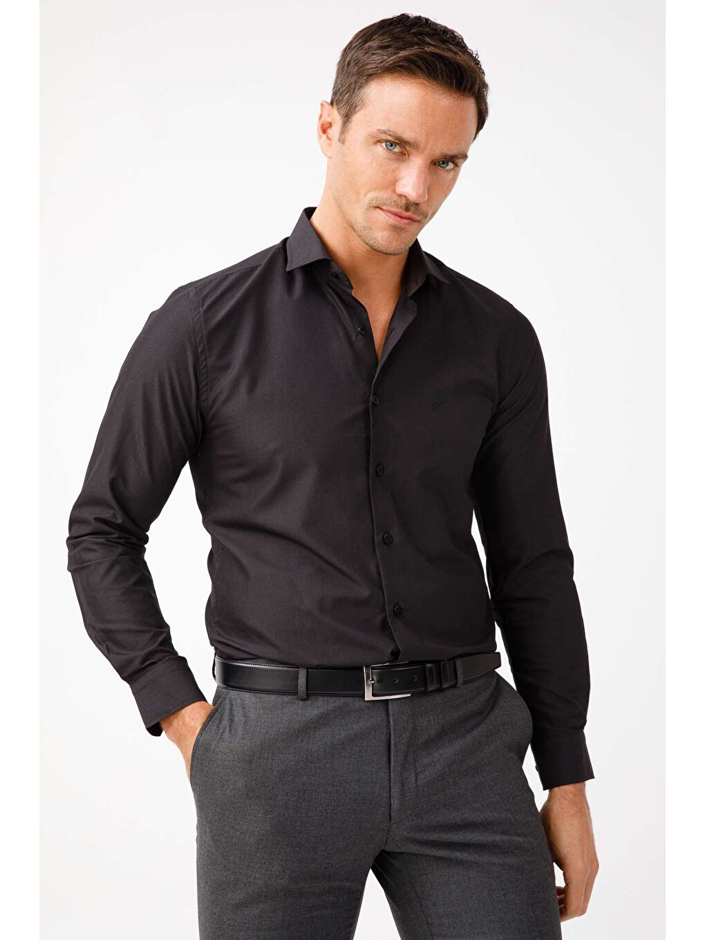 Siyah Slim Fit Dar Kalıp Klasik Yaka Düz Uzun Kollu Cepsiz Kolay Ütülenir Gömlek-3