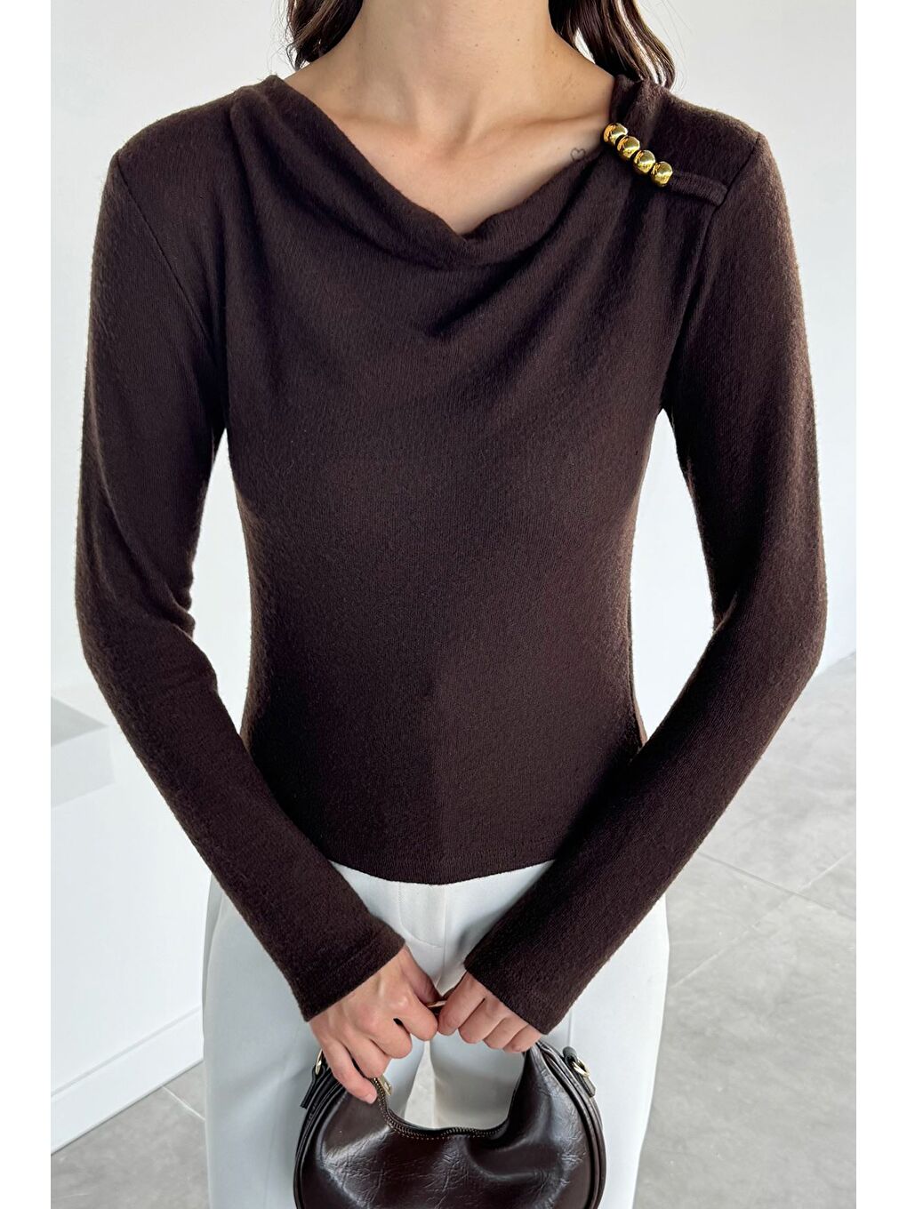 Kahverengi Kadın Omuz Aksesuarlı Bluz-2