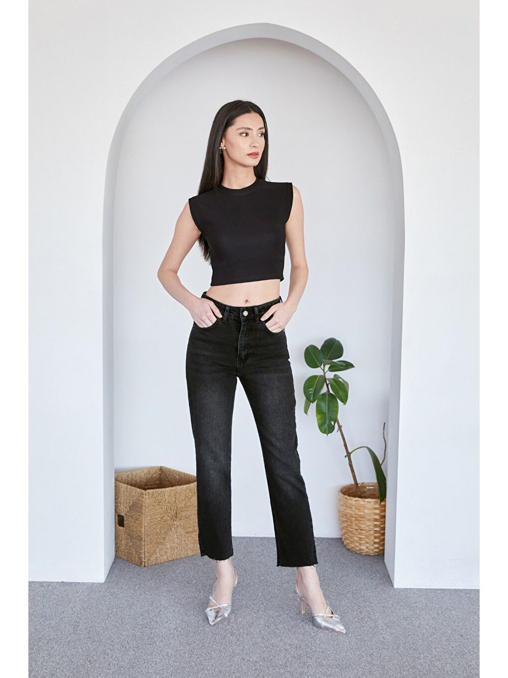 Siyah Fitilli Bisiklet Yaka Crop Tişört-1