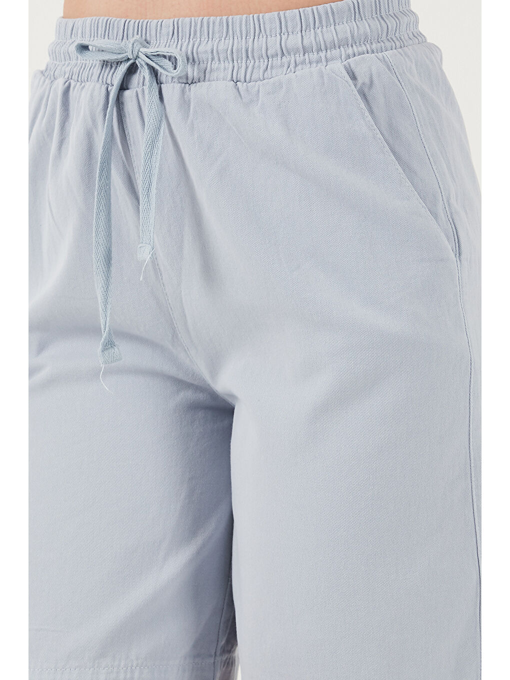 Mavi Pamuklu Standart Fit Normal Bel Bağlamalı Cepli Kadın Şort 668YP5326-4