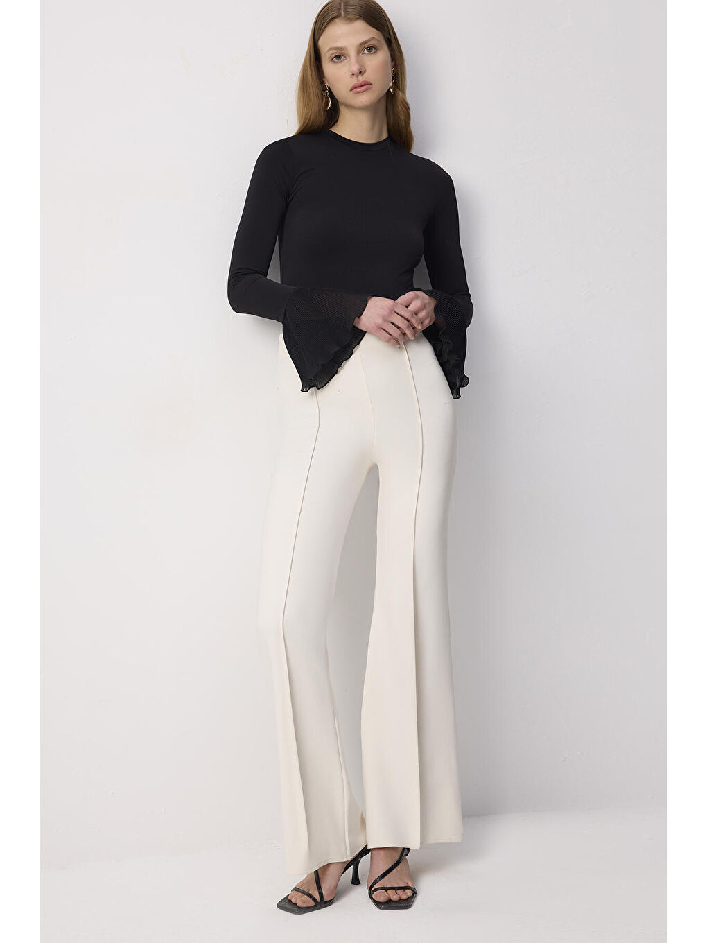 Siyah Pileli Manşet Body-1