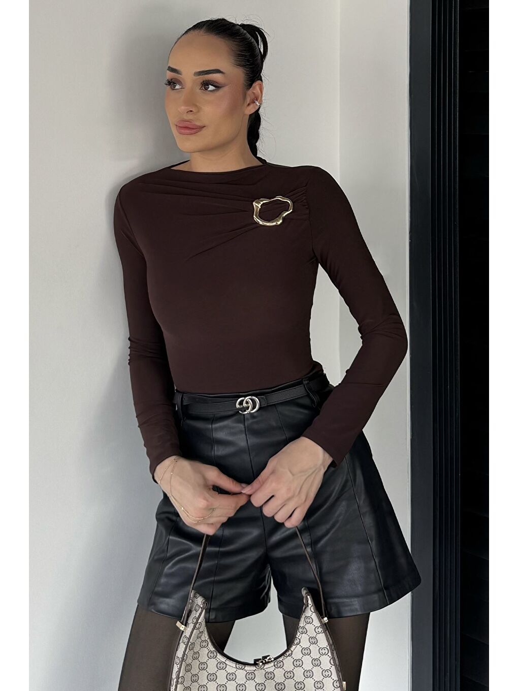Kahverengi Kadın Gold Toka Detaylı Elastanlı Bluz-1