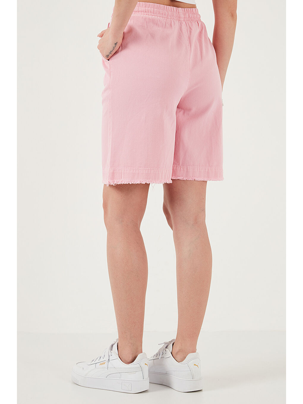 Pembe Pamuklu Standart Fit Normal Bel Bağlamalı Cepli Kadın Şort 668YP5326-6