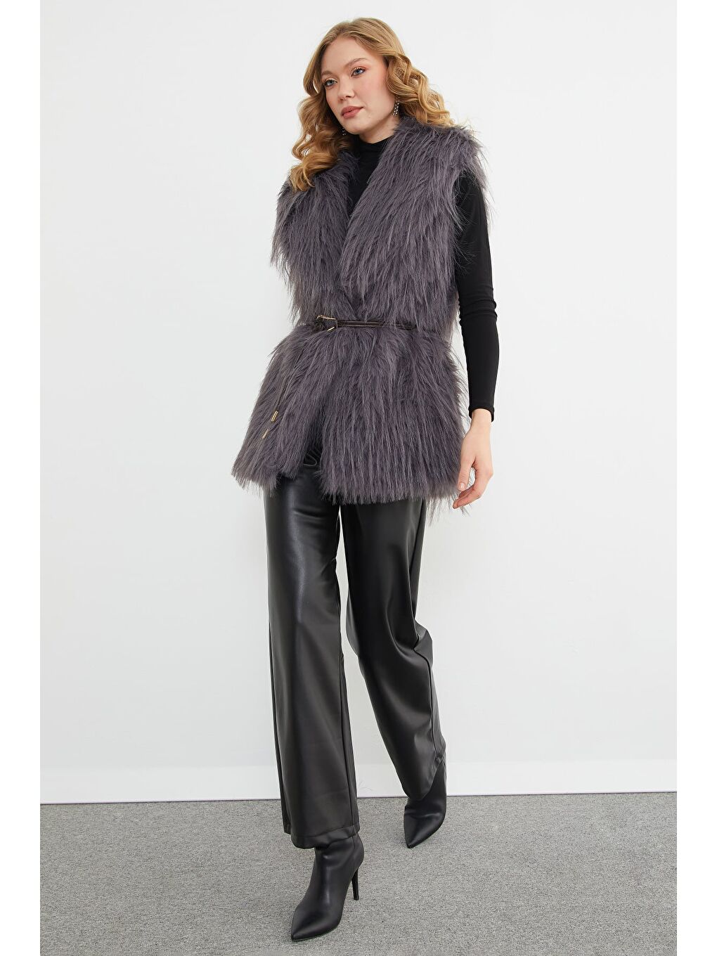 Antrasit Kemer Detaylı Suni Kürk Yelek-4