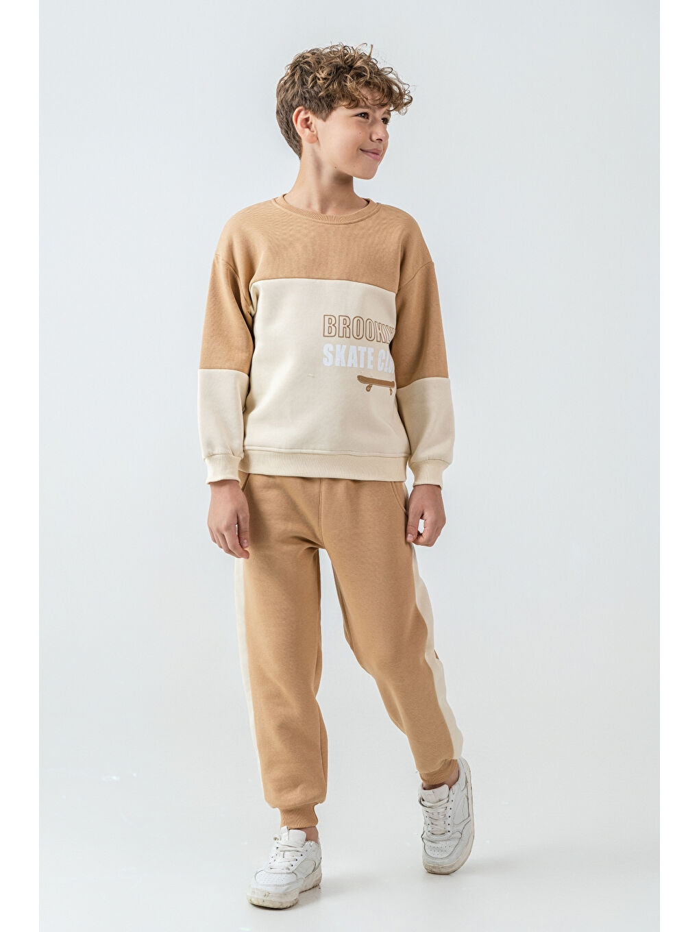 Bej Erkek Çocuk Brooklyn Skat Clup Baskılı 3 İplik Kalın Kışlık Eşofman Takımı Ak4228-2