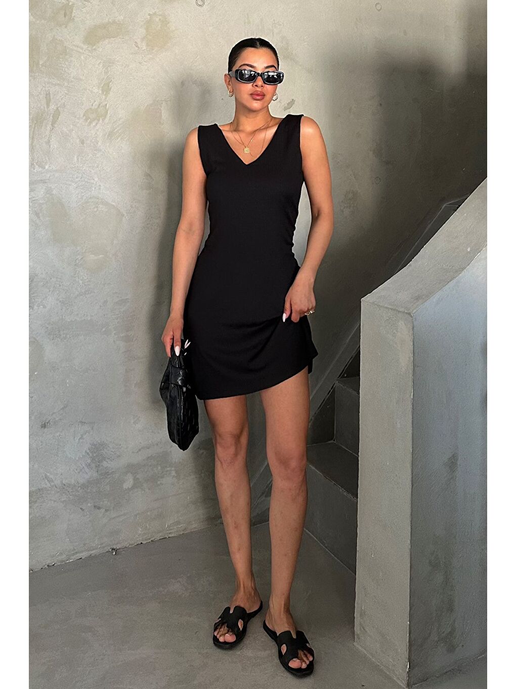 Kadın Siyah V Yaka Rahat Kalıp Yazlık Elbise