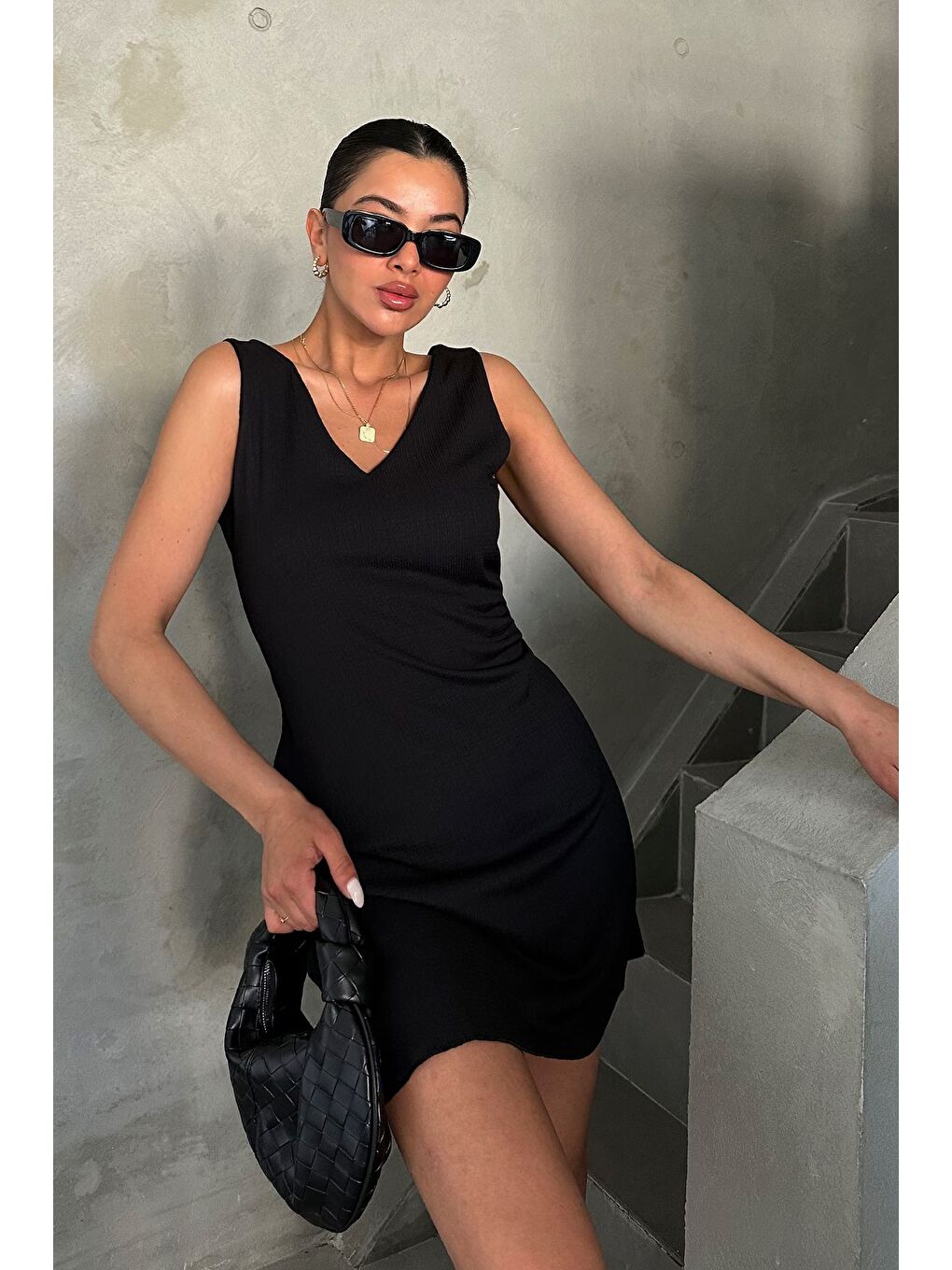 Kadın Siyah V Yaka Rahat Kalıp Yazlık Elbise-1