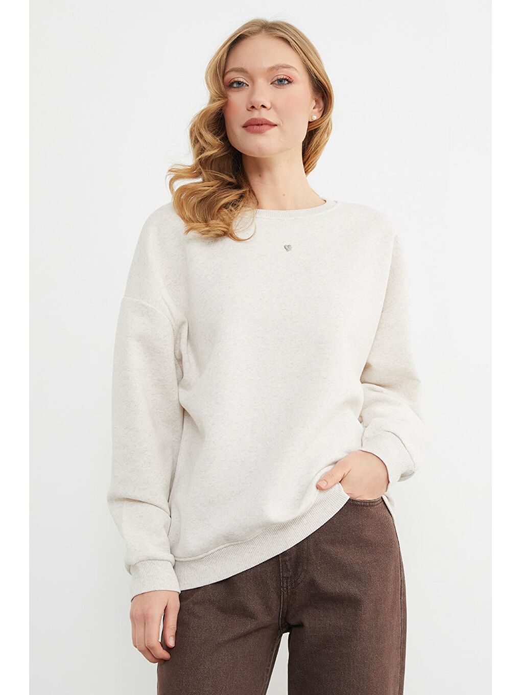 Bej 3 İplik Taşlı Kalp Detaylı Oversize Sweatshirt-3