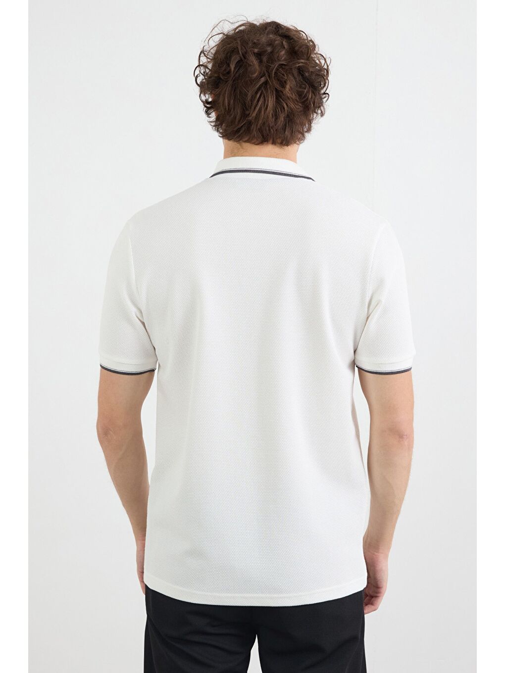 Beyaz Çizgili Waffle Kumaş Polo Yaka Tişört-2