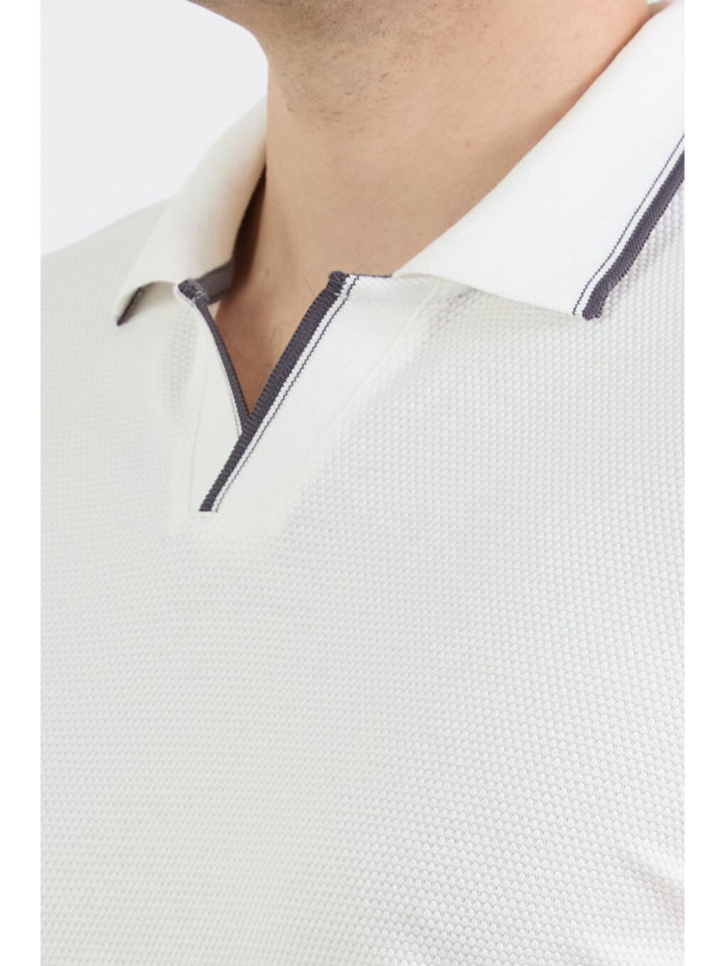 Beyaz Çizgili Waffle Kumaş Polo Yaka Tişört-3