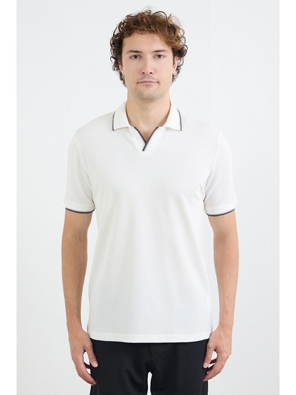 Beyaz Çizgili Waffle Kumaş Polo Yaka Tişört-4
