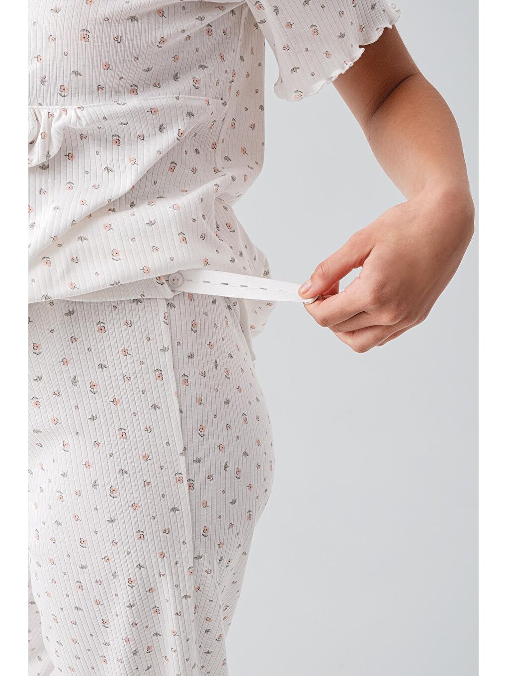 Renksiz Kısa Kollu Düğmeli Çiçek Desenli %100 Pamuk Hamile Pijama Takım 19206-1