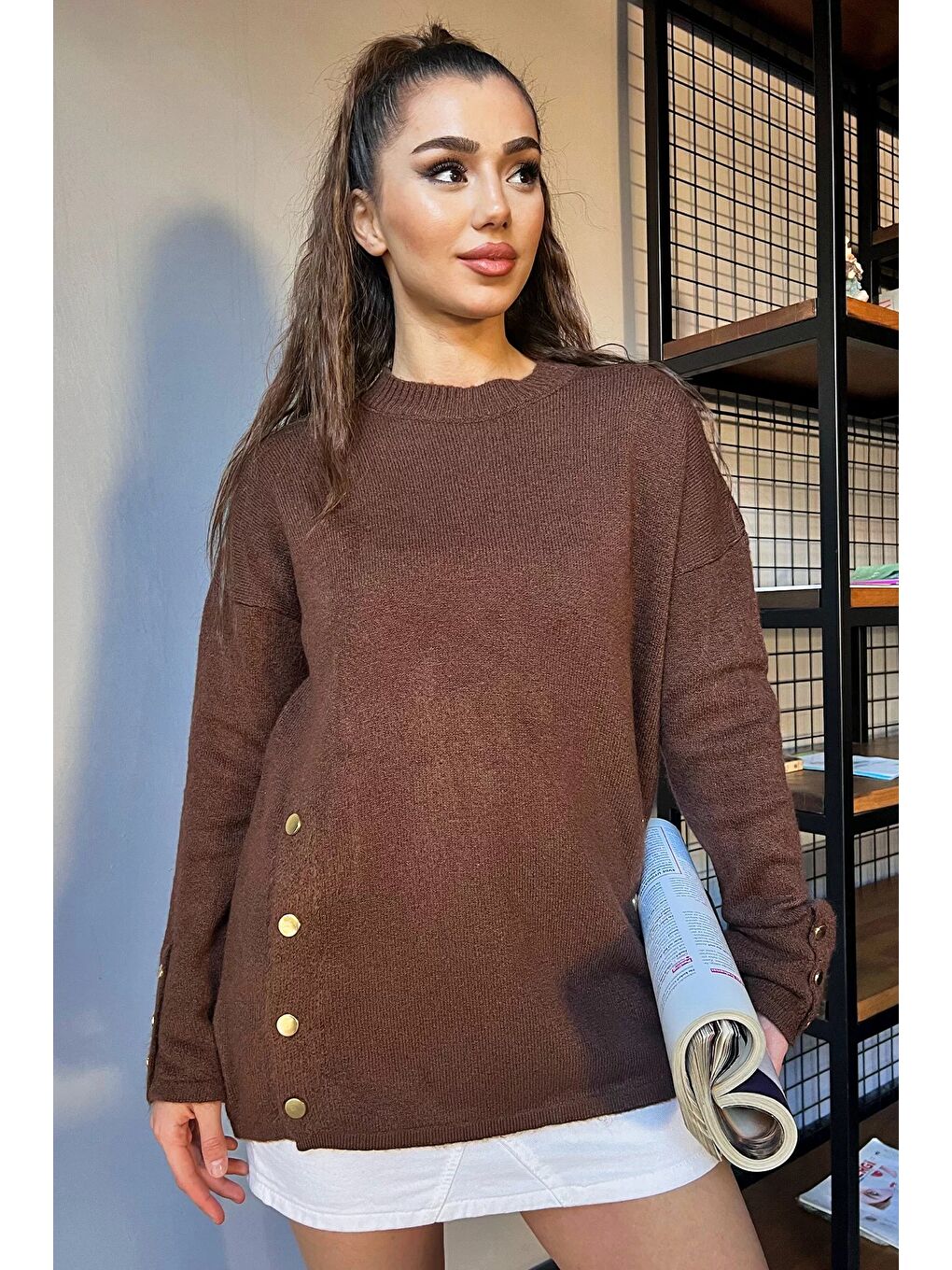 Kahverengi Kadın Bisiklet Yaka Yan Düğme Detaylı Salaş Triko Kazak