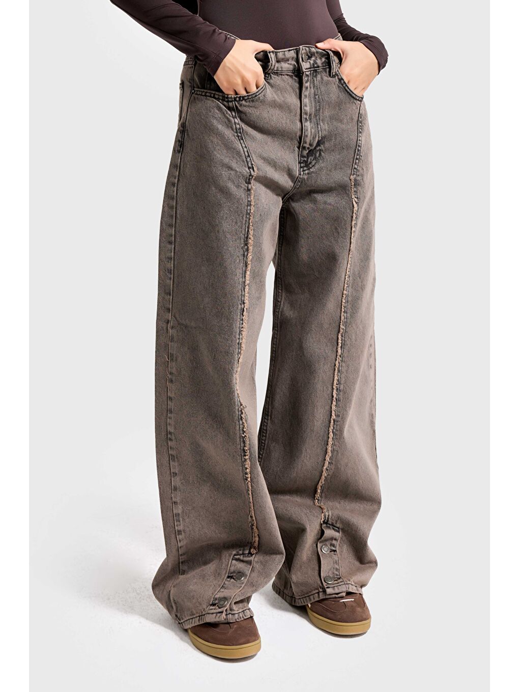 Kahverengi Kadın Koyu Kahve Jean 3w5-70 Süper Baggy Fit Paça Detaylı Özel Tasarım Denim Jean-1