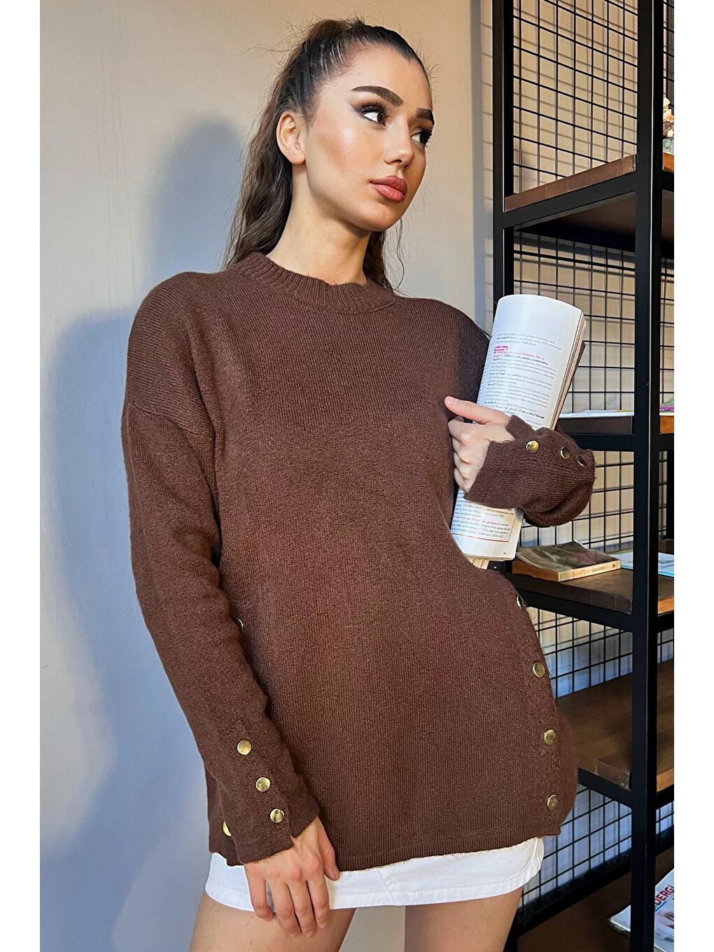 Kahverengi Kadın Bisiklet Yaka Yan Düğme Detaylı Salaş Triko Kazak-2