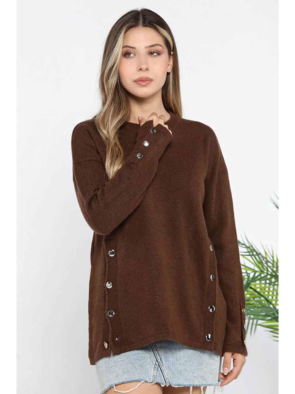 Kahverengi Kadın Bisiklet Yaka Yan Düğme Detaylı Salaş Triko Kazak-3