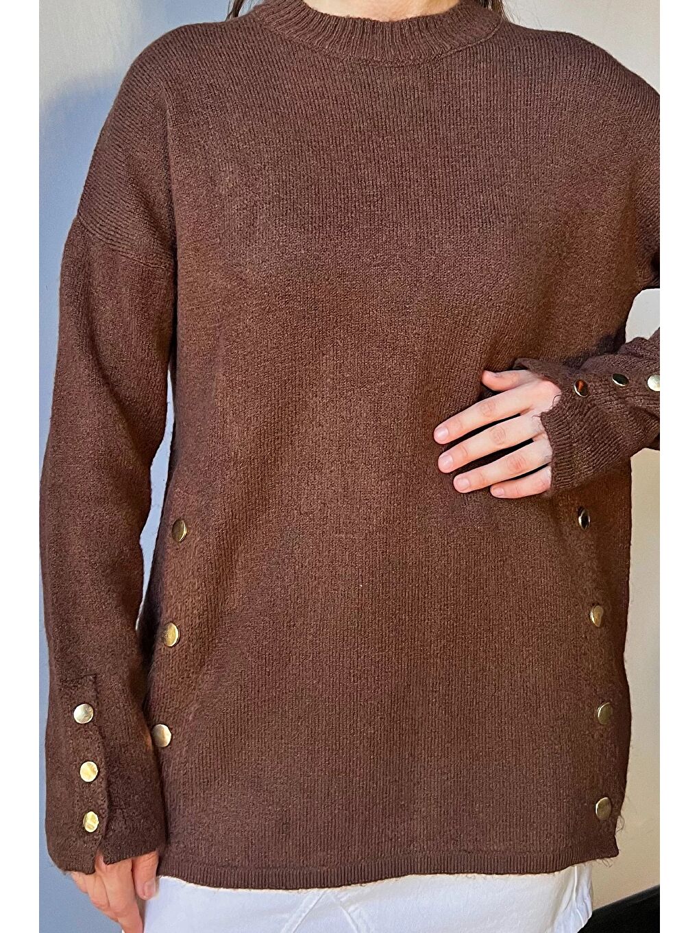 Kahverengi Kadın Bisiklet Yaka Yan Düğme Detaylı Salaş Triko Kazak-4