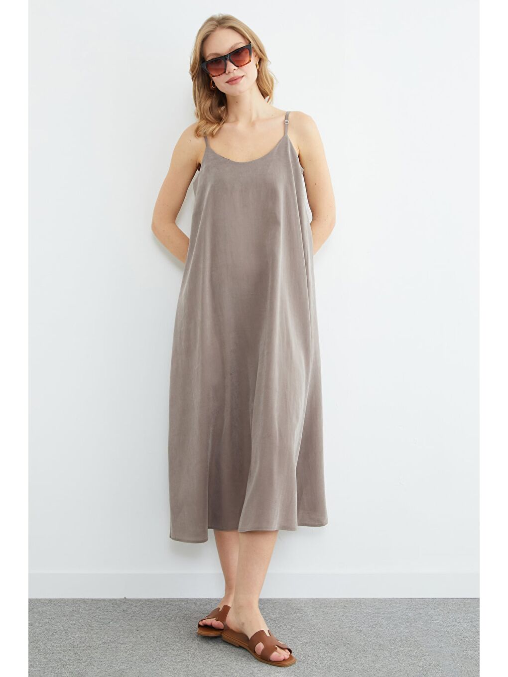 Bej Basic İp Askılı Maxi Boy Elbise-1